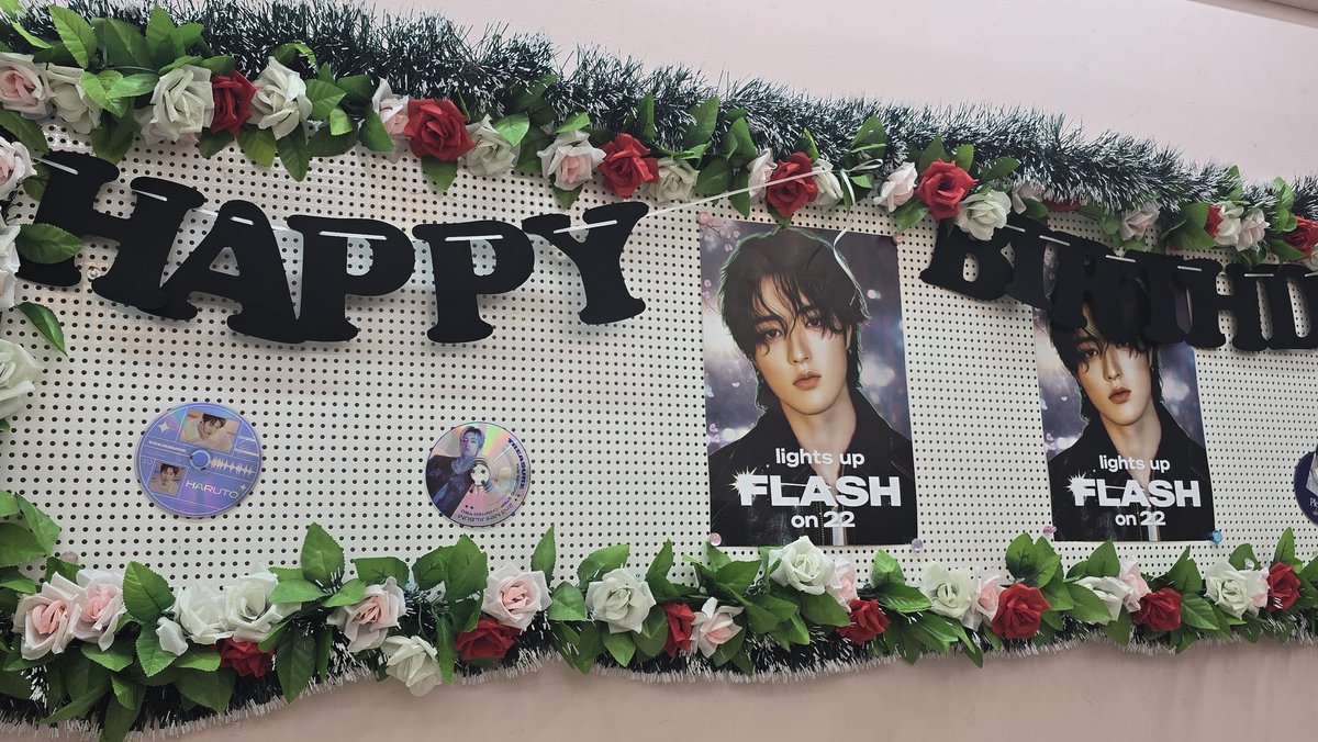 FLASH on 22 tweet media