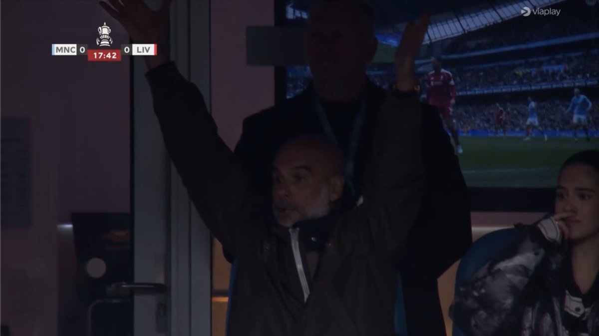 🚨PAS DE PENALTY ACCORDÉ À MANCHESTER CITY SUR CETTE ACTION ! ❌

D’accord avec la décision de l’arbitre ? 🤔