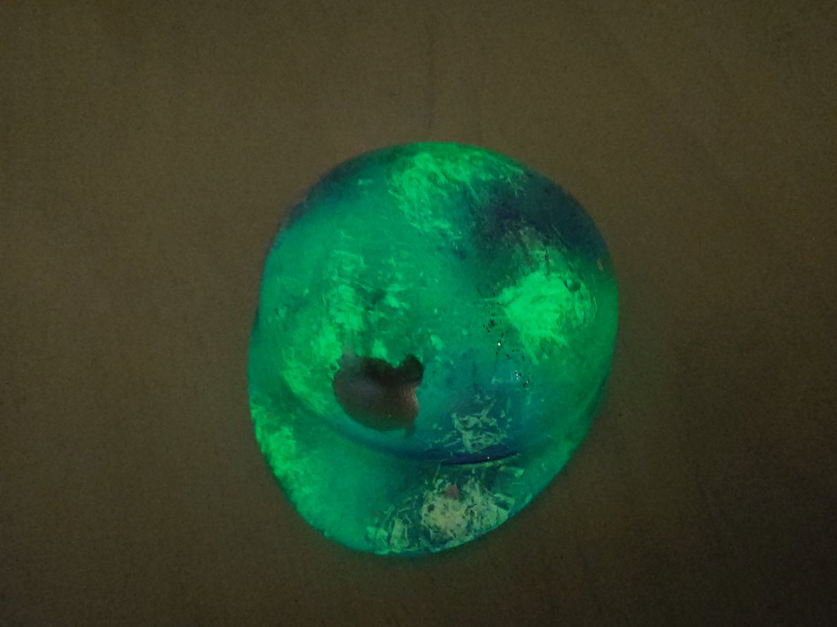 2026年 ソフビ 24体目
ノウマル 蓄光素体＆着せ替え帽子サイケ

帽子の光り方が綺麗‼️
帽子素体は塗装してみる🧢