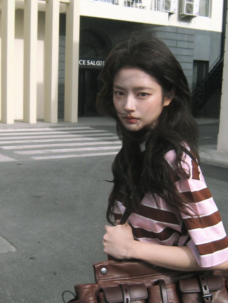 wonciverse's tweet photo. She keeps getting prettier day by day. https://t.co/QPHFIo1Ggo
