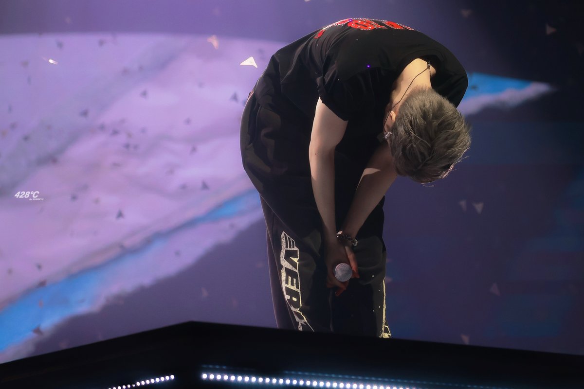 𝟒𝟐𝟖°𝐂 tweet media