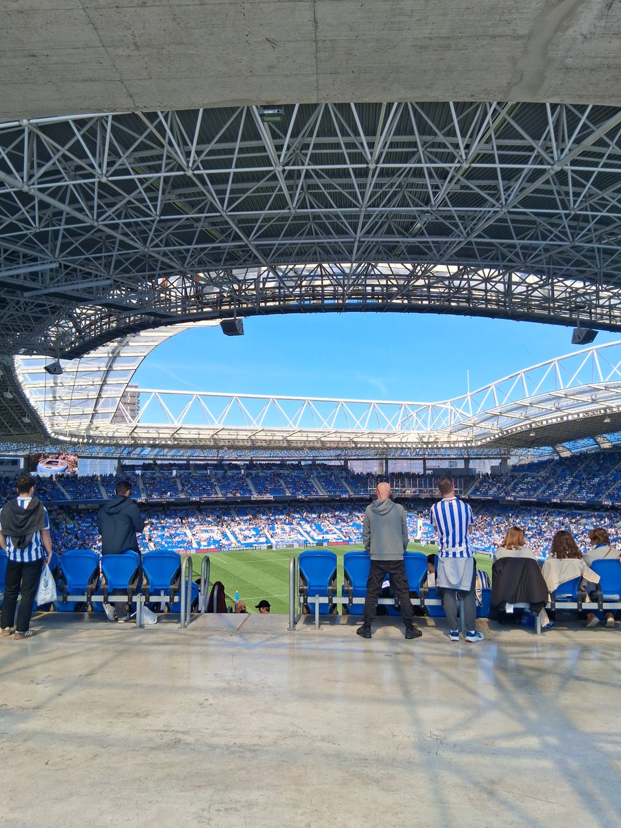 MattLostBoyo's tweet photo. When Spain does stadium renovations, they never fail. A stunner @RealSociedad 👌💙 https://t.co/sOAjRCuwus