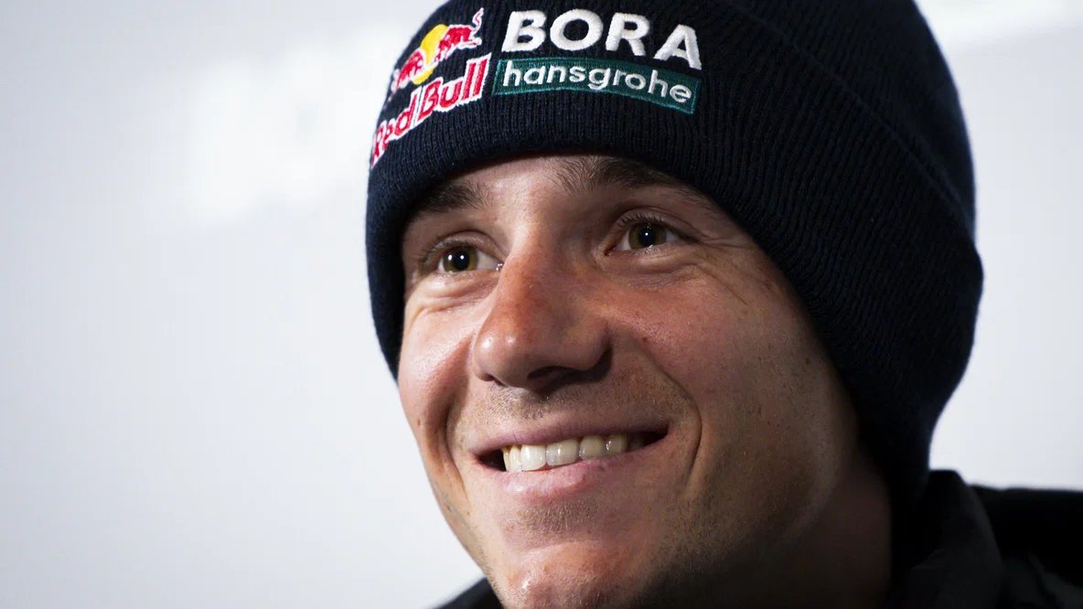 Domestique tweet media