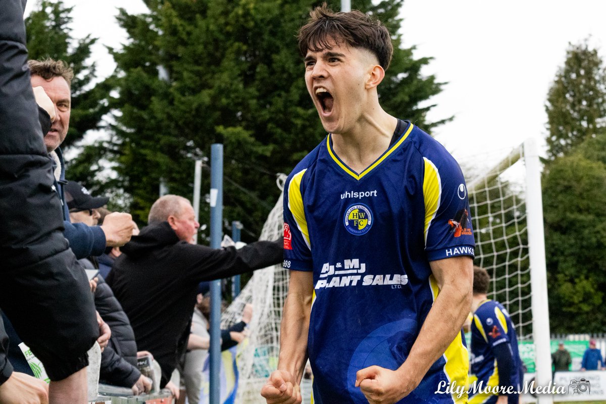 HWFCOfficial's tweet photo. 𝙏𝙝𝙚𝙧𝙚'𝙨 𝘼 𝙎𝙩𝙖𝙧𝙢𝙖𝙣, 𝙍𝙪𝙣𝙣𝙞𝙣𝙜 𝘿𝙤𝙬𝙣 𝙩𝙝𝙚 𝙍𝙞𝙜𝙝𝙩 🌟

#HWFC #COYH https://t.co/q3WKe9WX58