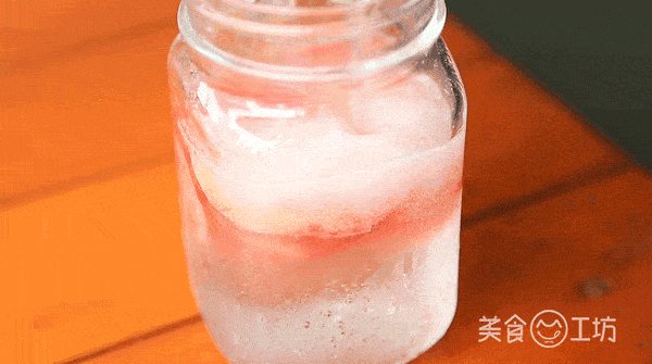 Gio96Meni's tweet photo. 5-Minute Watermelon Mint Cooler  Blend 2 cups seedless watermelon + 5 mint leaves + 1 lime wedge. Strain (optional) for a smooth sip. Top with ice u0026 a mint sprig—refreshing, no sugar needed! Perfect for hot afternoons. #QuickDrinks #SummerSips https://t.co/rG8dBLHIgO