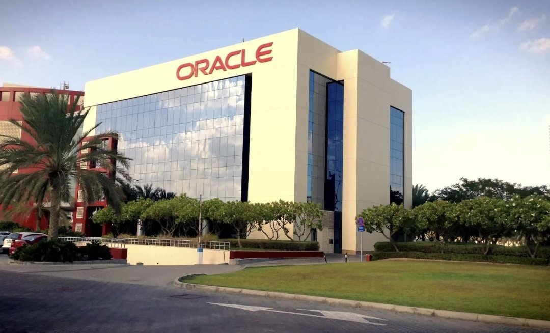 zeshmohmand's tweet photo. بریکنگ نیوز 🚨 
ایران نے UAE میں انٹرنیٹ سٹی کو ٹارگٹ کیا ہے!
ایران نے Oracle data center کو خاص کر ٹارگٹ کیا ہے!

یاد ہے کل ہی ایران نے کہا تھا, ہم ڈیٹا سینٹرز کو ٹارگٹ کرینگے, کیوںکہ ایران میں پُل کو ٹارگٹ کیا گیا تھا https://t.co/u5kSGzl4EW
