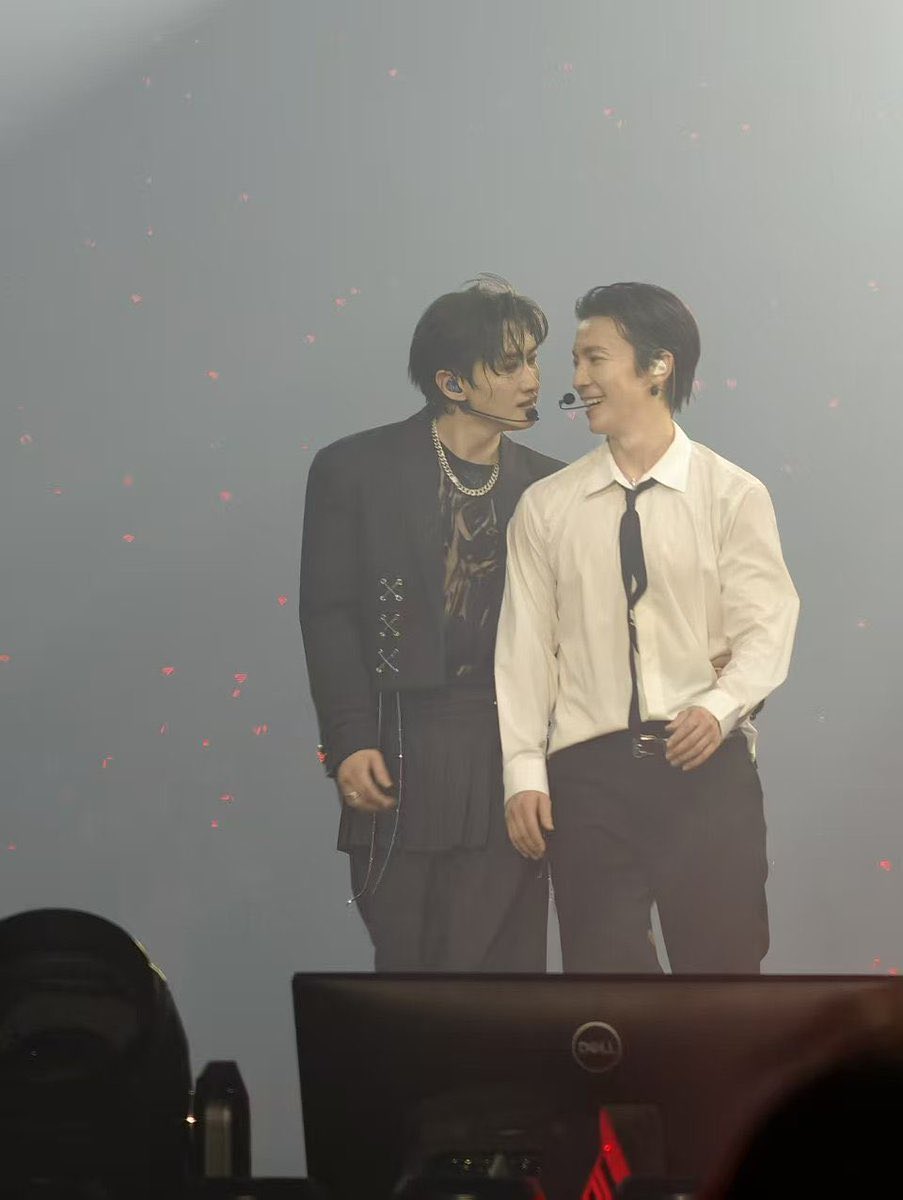 𝙳𝙷:𝙴𝙷 tweet media