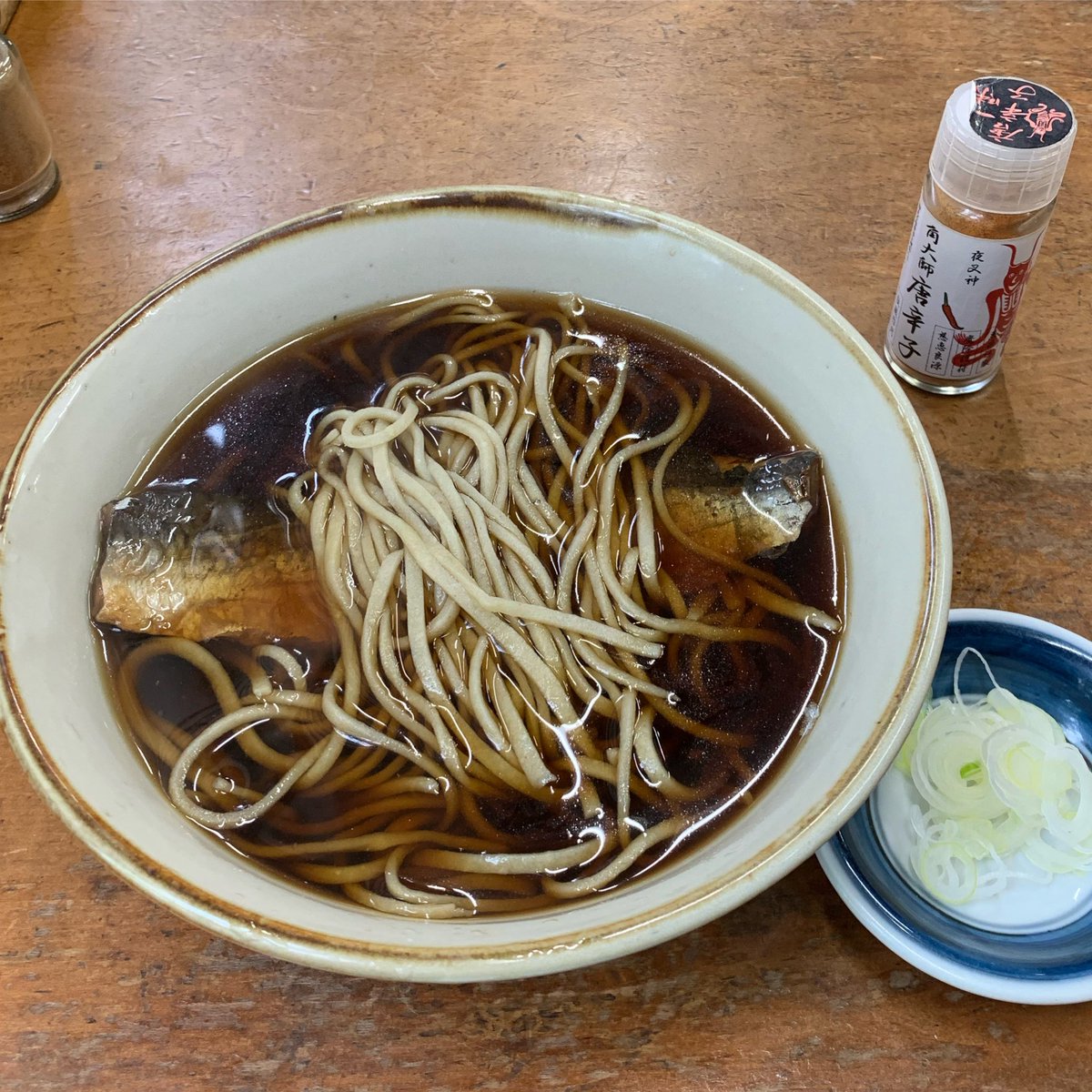 rubis0704's tweet image. このところ、ろくなモノ食べてなかったし、歩いてお腹も空いたのでお昼に #玉乃屋 さんで #深大寺そば 。3ヶ月連続のにしん蕎麦。こちらはお汁が少々しょっぱいね。にしんは美味しい。
・
#instafood #ronron_food_drink_eating_coocking
・
#深大寺 #深大寺動物霊園 #深大寺蕎麦 #nouilles #noodles