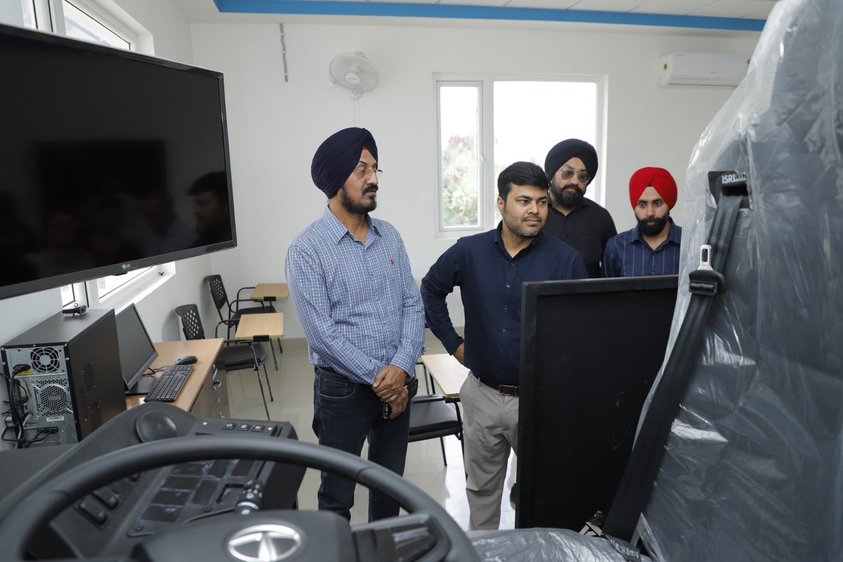 Jammu_SmartCity's tweet image. Administrative block functionalised at Bhagwati Nagar to ensure seamless functioning of e-bus operations, boosting Jammu’s green mobility push.
@Devansh_IAS 
@diprjk 
#Jammu #SmartCity #EBus #GreenTransport #SustainableMobility #JammuDevelopment #UrbanTransport