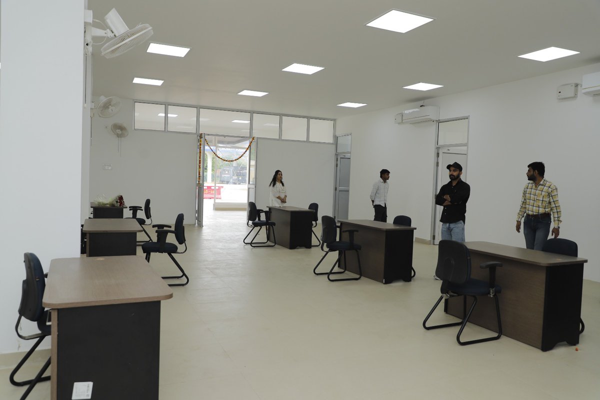 Jammu_SmartCity's tweet image. Administrative block functionalised at Bhagwati Nagar to ensure seamless functioning of e-bus operations, boosting Jammu’s green mobility push.
@Devansh_IAS 
@diprjk 
#Jammu #SmartCity #EBus #GreenTransport #SustainableMobility #JammuDevelopment #UrbanTransport