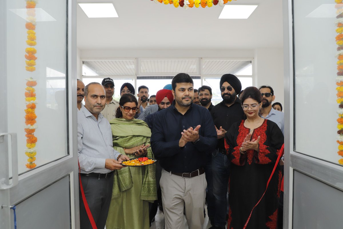 Jammu_SmartCity's tweet image. Administrative block functionalised at Bhagwati Nagar to ensure seamless functioning of e-bus operations, boosting Jammu’s green mobility push.
@Devansh_IAS 
@diprjk 
#Jammu #SmartCity #EBus #GreenTransport #SustainableMobility #JammuDevelopment #UrbanTransport