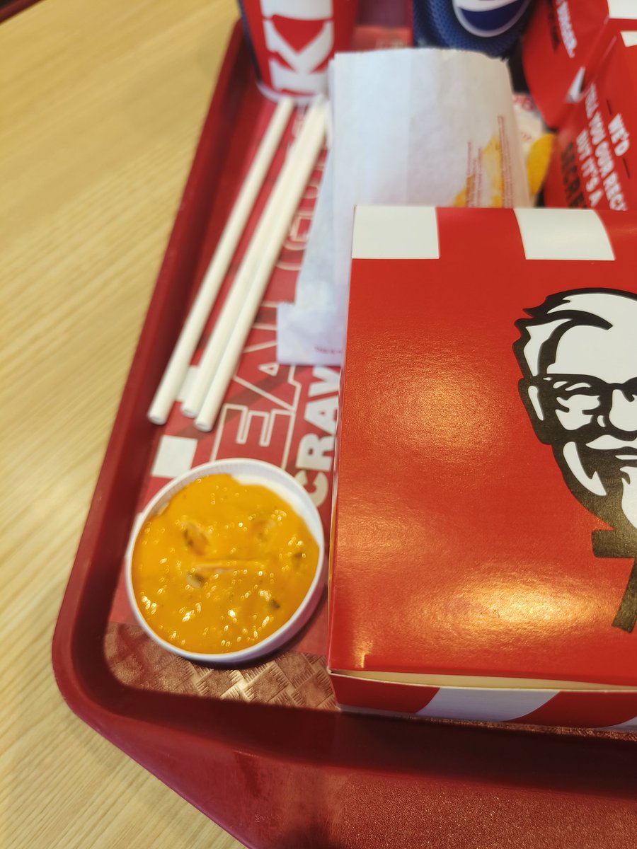 Walterblack47's tweet photo. @kfc @KFC_India 
"Extremely disappointed with my order from @[KFC ulunthurpet]. I paid ₹30 for Tandoori Sauce expecting the 'packed box' shown in your app, but received a tiny paper cup instead. Is this your standard. This is misleading advertising. #ConsumerComplaint https://t.co/0LgE9WSaJG