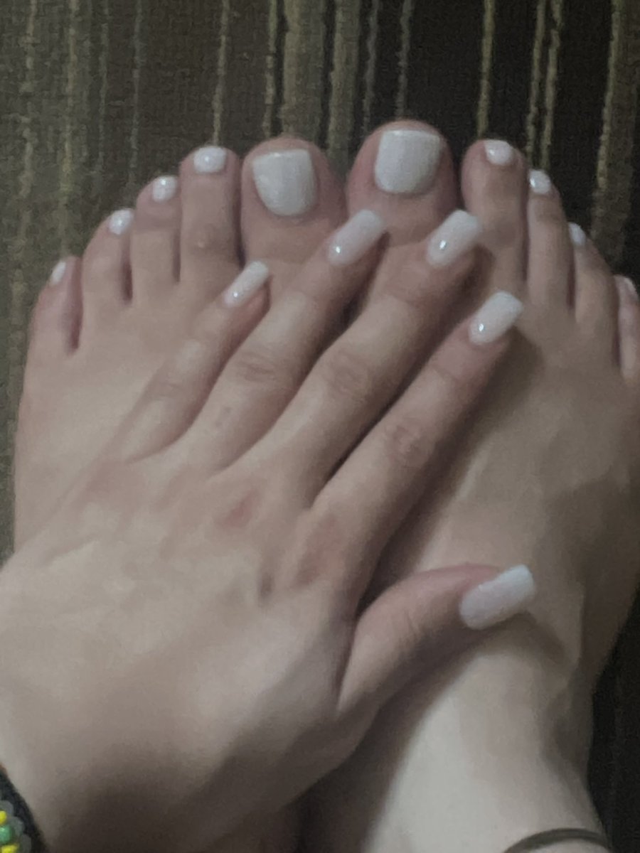 soylamuse's tweet photo. @XGCHASE Pretty bitch w white toes https://t.co/ryKAaGxYub