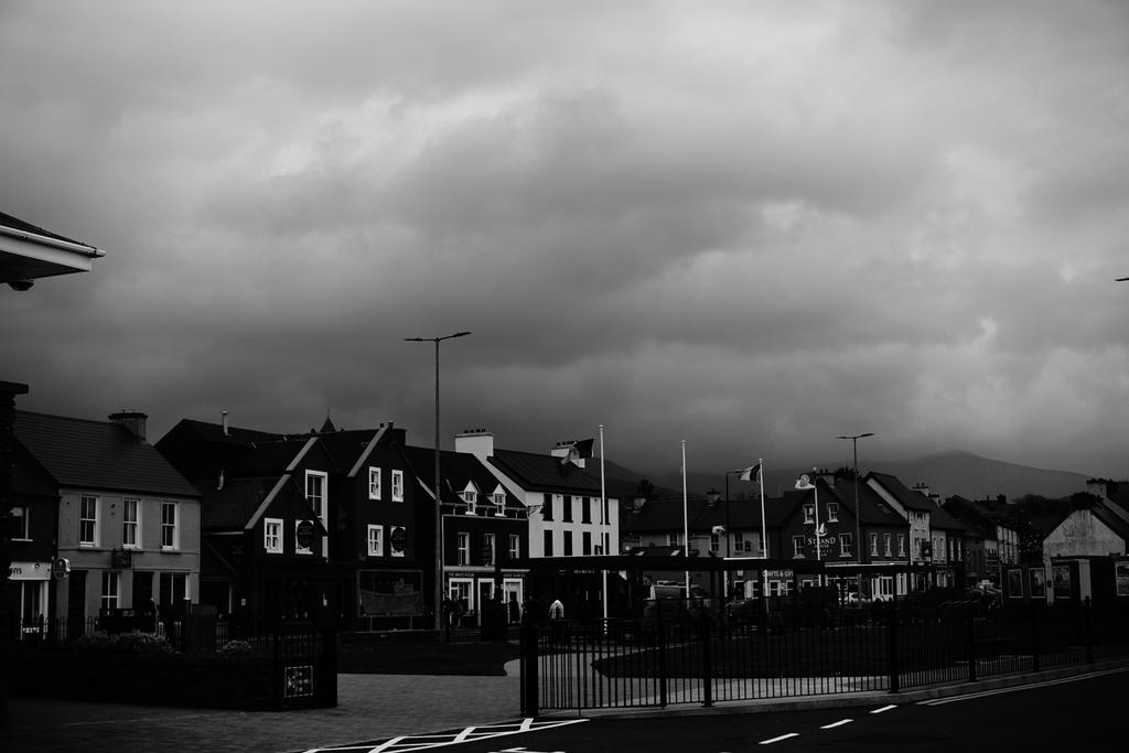 kevinhealyphot1's tweet photo. Some #moody #weather down #dingle today. #storm #kerry #ireland https://t.co/tkvX2K3tiR