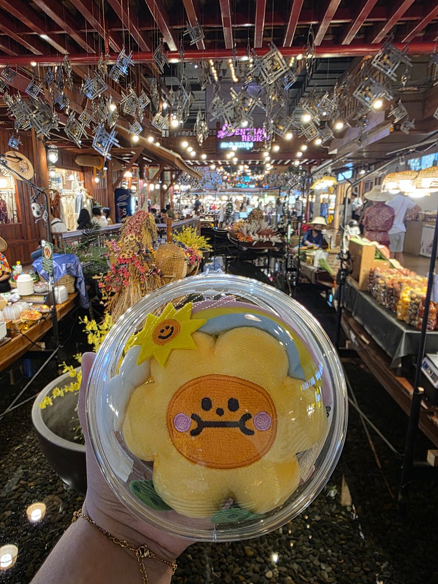 I'm Christmas 🇻🇳 tweet media