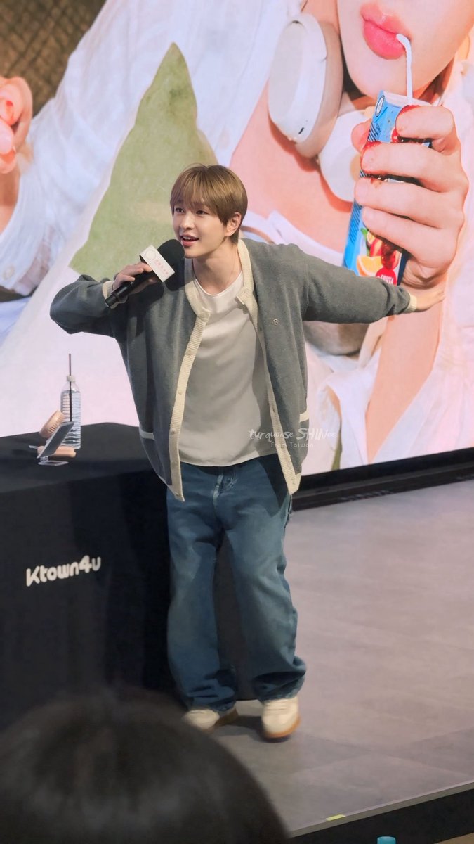 turquoiseSHINee's tweet photo. 🐰🇹🇼260404 ONEW 5TH EP [TOUGH LOVE] Fan Signing Event in TAIPEI

#ONEW #온유 https://t.co/cdy8RdaaIz