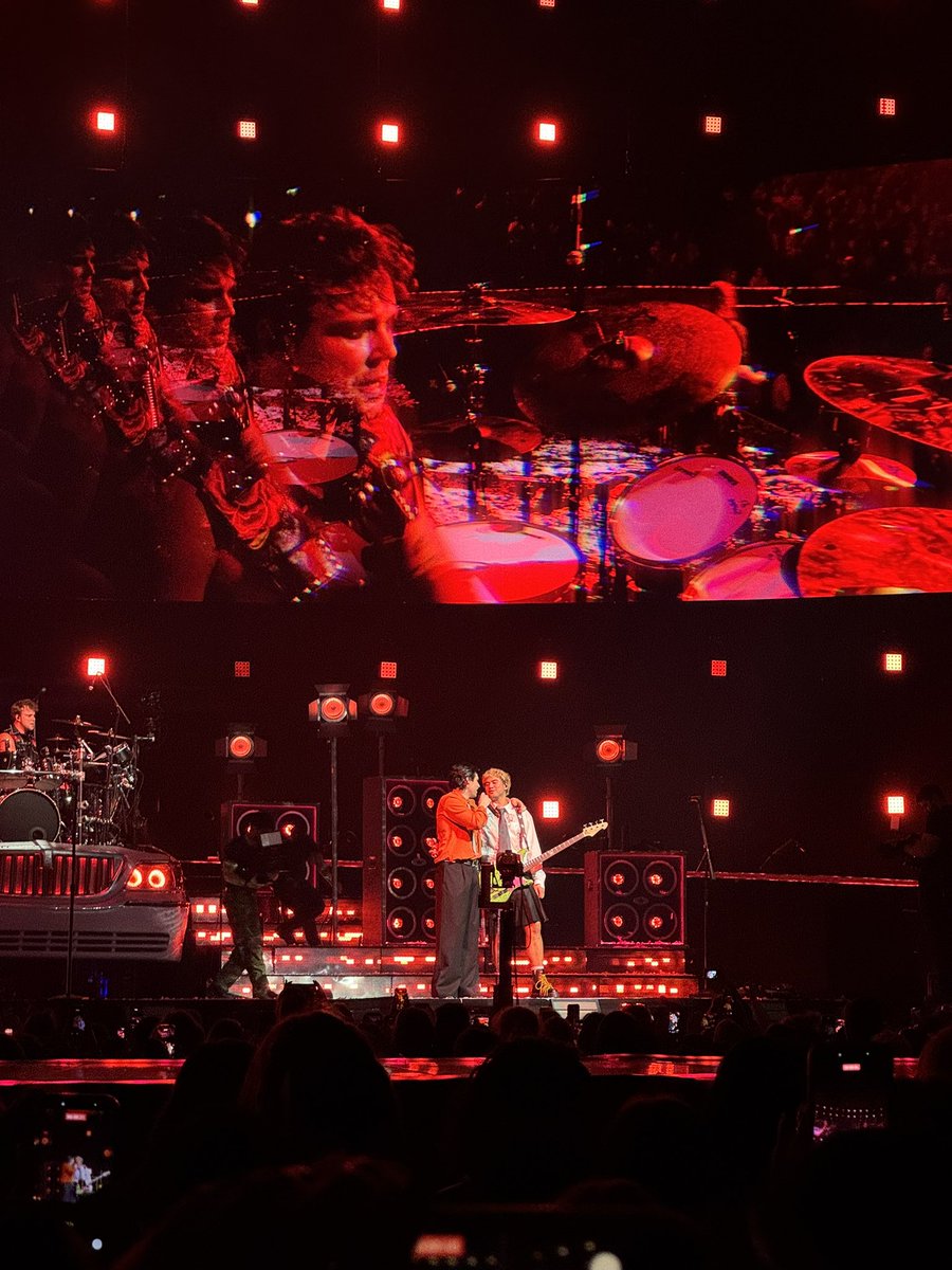 julie + 5SOS⭐️ tweet media