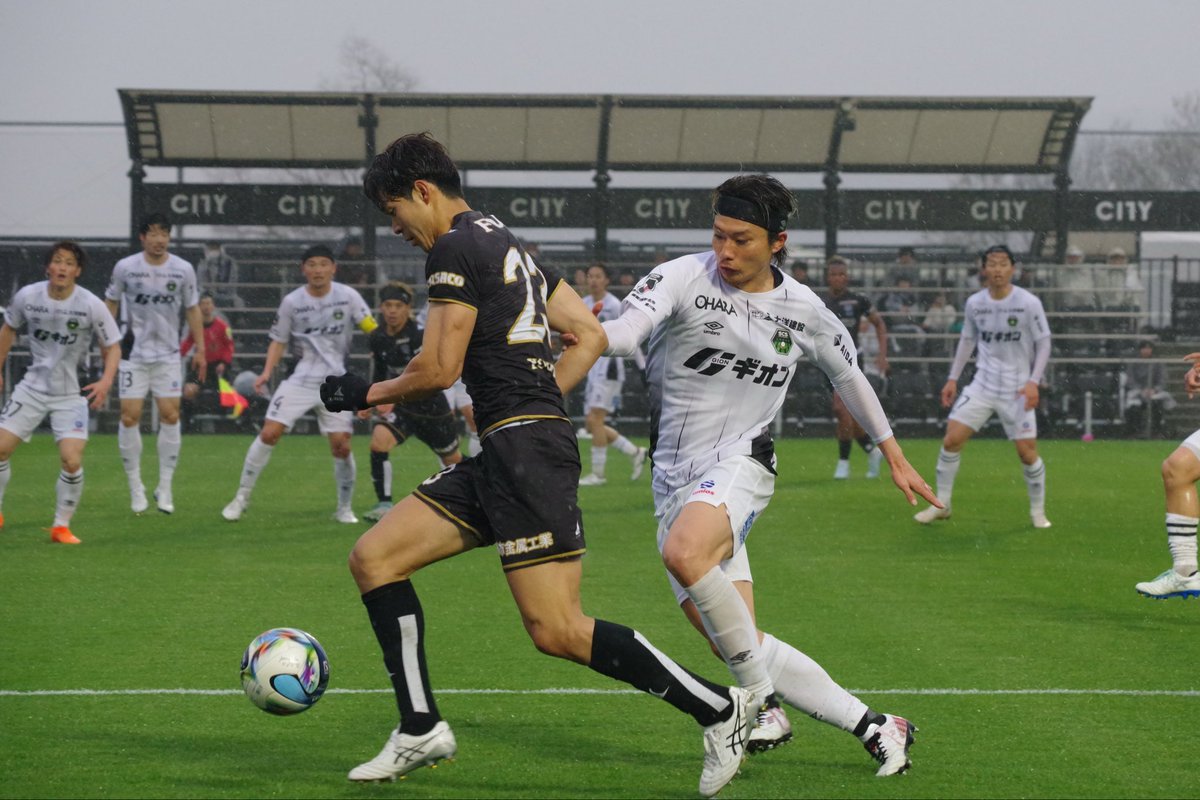 noooowitter's tweet photo. 栃木シティのスタジアムは距離が近過ぎて
いつも以上の躍動感を感じながら
試合観戦が出来るのが良い😊
そして去年同じ場所で観戦した時より
相模原のスピードも迫力も
格段に確実に増してるように感じれたのも
嬉しいポイントでした！
ホーム戦では勝利を🔥
頑張れSC相模原🟢⚫️
#SC相模原 https://t.co/k7UHpcMu7V