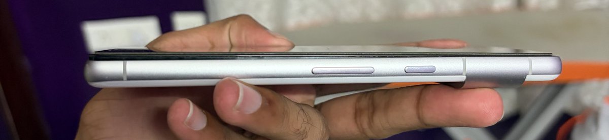 Varshith3301's tweet photo. Flagship phone or fire hazard? 📱⚠️ My #Pixel7 is splitting open due to a swollen battery. @GoogleIndia support (Case: 0-3644000040329) says "out of warranty," ignoring that this is a structural failure.
Is this how you treat customers in India? @madebygoogle #GooglePixel

1/n https://t.co/hYHiNjHy9Y