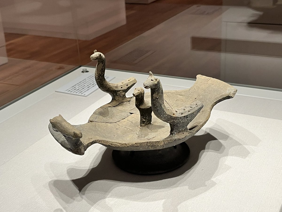 naousaffy's tweet image. 今回のSUEKI展、美術館での展示なので、前も背後も見れるし、何より、ライティングが素晴らしい！
資料館博物館で見てるものが、いつも以上に輝いてました✨
あんたいつもこんなんやったか？？と話しかけてしまった井辺八幡山の須恵器さん…
#SUEKI 
#兵庫陶芸美術館