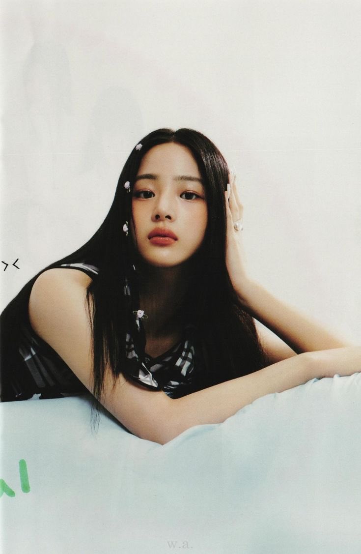 ella౨ৎ tweet media