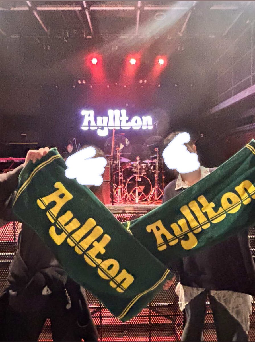 hinayo06's tweet photo. Ayllton 2ndワンマン"自給自足“行ってきた‼︎
前から2列目でみれて幸せ🥰めっちゃ目合った！！（気がする!笑）トン兄さんのライブ本当楽しいなって改めて実感✨
すごく感動して泣きかけたけどトン兄さんが楽しい記憶で笑顔でって言ったから泣かない！また会いたい！
#Ayllton  
#自給自足 https://t.co/DKZIYkmybM