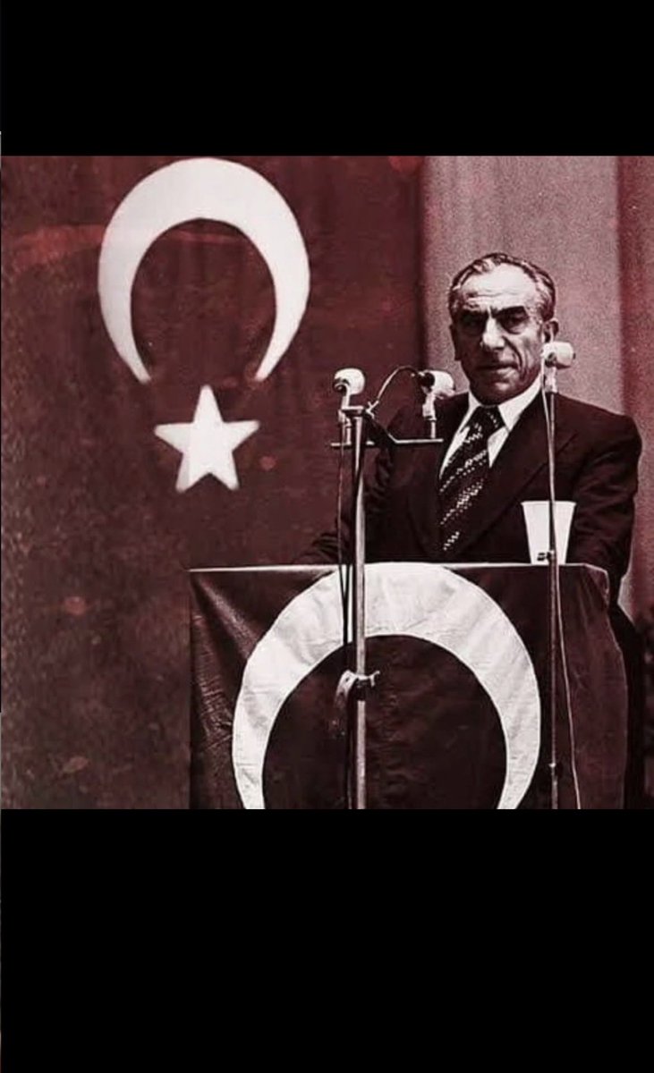 Hsyn_rgn_'s tweet photo. Türkçülük bir aydınlar hareketi olarak doğdu.İttihat Terakki ile siyasette Atsız ile neşriyatta var oldu.

Türkeş ise Anadolu köylüsünü dahi Türkçülükle buluşturdu. Yüksek kültür ile doğmuş bir fikri, milyonların ülküsüne dönüştürdü.

Sırf bununla bile Başbuğdur!

Ruhu şâd olsun! https://t.co/zAuRpJymqr