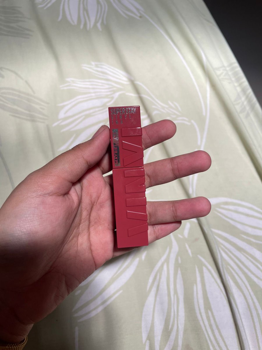 saforrea's tweet photo. WTS maybelline vinyl ink shade irresistible baru dibuka sekali terus ga cocok shade nya

💰80k nego #zonauang #zonabu https://t.co/JkKCAC4u04