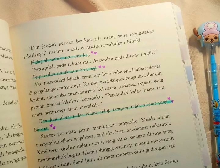 kiissedbypoem's tweet photo. 📖: Polaris Musim Dingin.

Rasanya seperti kita dipeluk dengan hangat dan dikuatkan oleh kalimat yang ada di dalam buku ini. ✨ https://t.co/kTAN5pmKYl