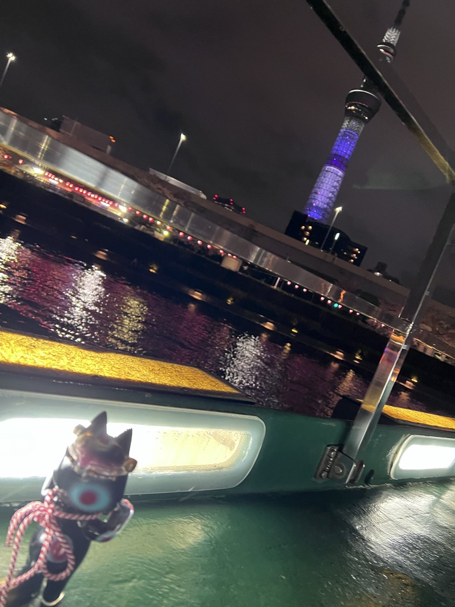 tidoriashigaru's tweet photo. 屋形船感のある写真ではないけど、花見の屋形船。
なかなか上手く撮れないな。
#FRAZI とスカイツリー https://t.co/mudklO4JfL