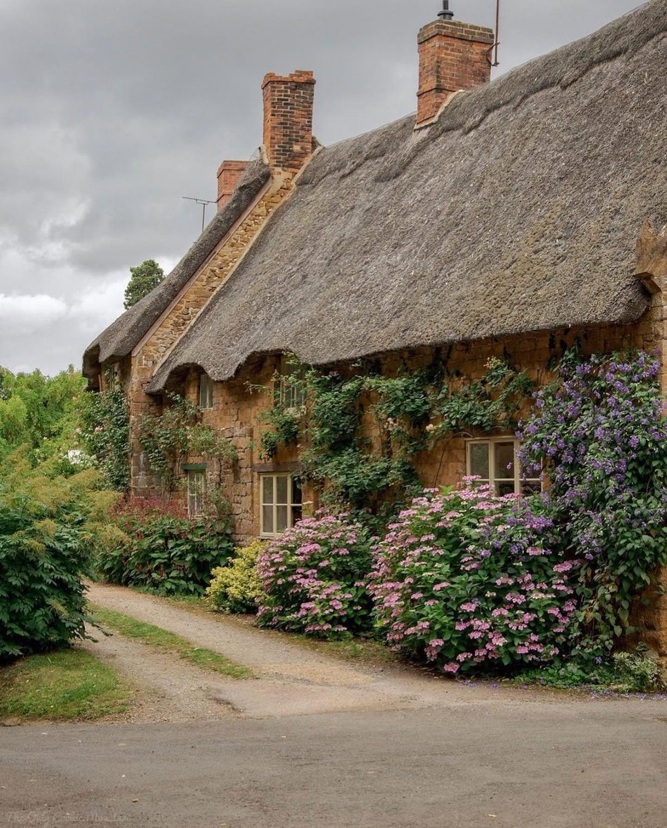 earthviewss1's tweet photo. The Cotswolds, England 🏴󠁧󠁢󠁥󠁮󠁧󠁿 https://t.co/OIOBvTDL6M