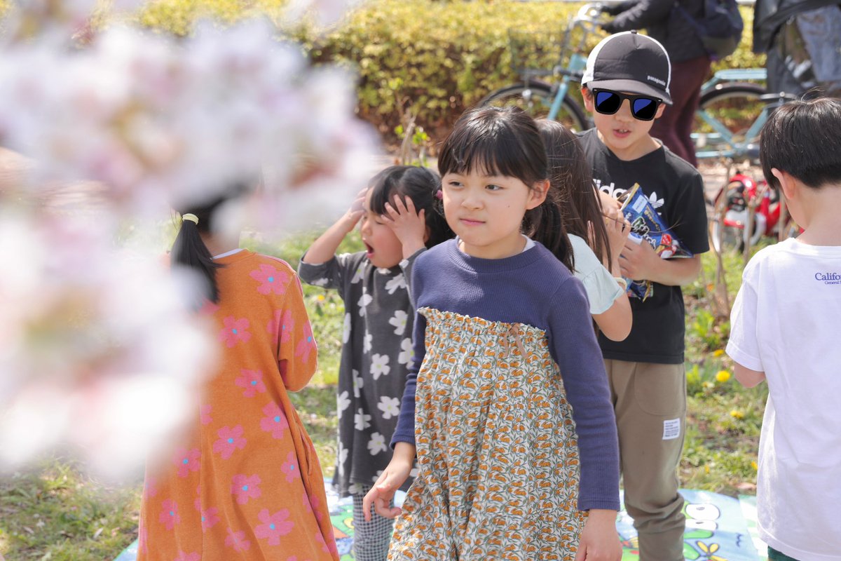 dtuus's tweet photo. この一週間はいろんなことがあってバタバタと過ぎていった。学校のお友だち達と花見をしたり… https://t.co/GJhpIfS199