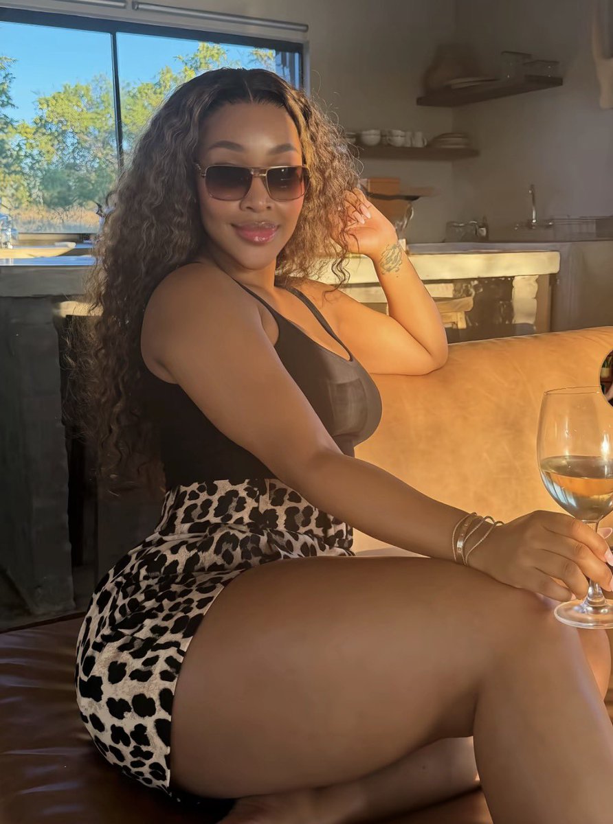 Tjo what a gorgeous woman 🥹🥹🥹