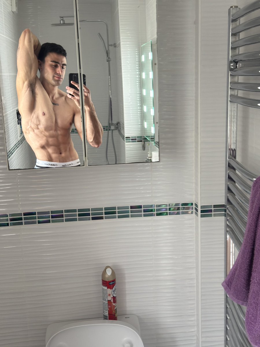 persianprince26's tweet photo. I’m going to drain every single one of you. Look at this perfect body. I deserve everything https://t.co/qWWzM9A5MZ