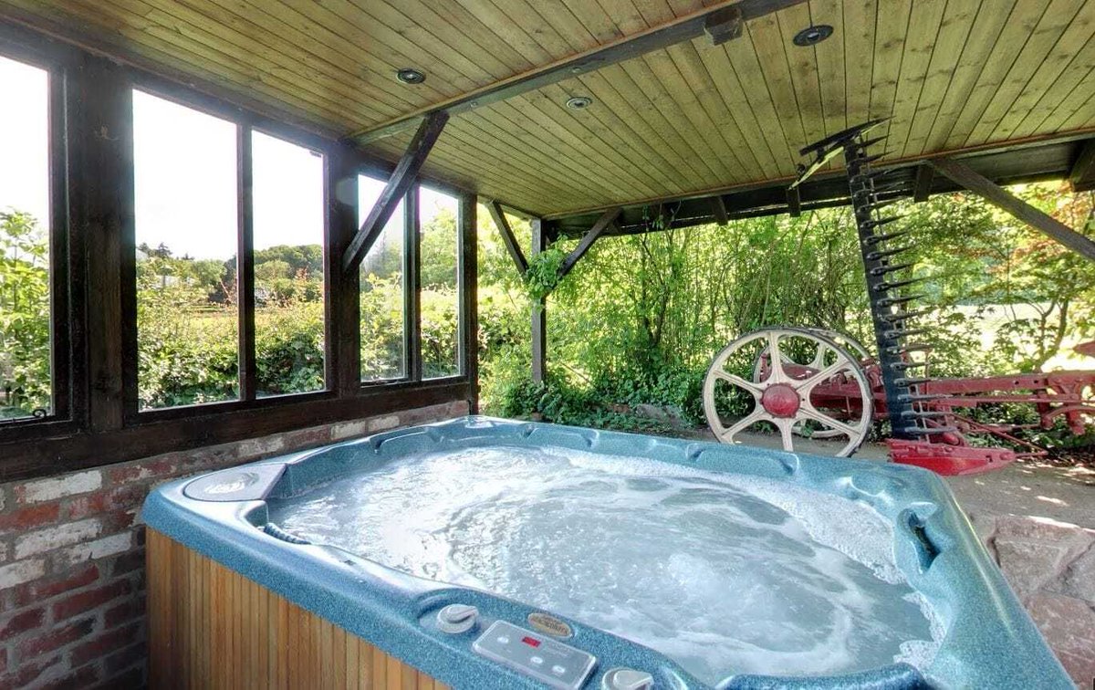 WeAcceptPets's tweet image. 🐾 A Warm Welcome at Sink Green Farm 🐾

Sink Green Farm is a charming dog-friendly B&amp;amp;B set in a picturesque location, where both guests &amp;amp; their four-legged companions can feel right at home. 🏡

Accepts 🐶 🐈 
weacceptpets.co.uk/herefordshire/…

#DogFriendly #Countryside @sinkgreenfarm59