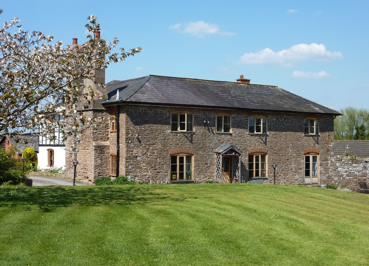 WeAcceptPets's tweet image. 🐾 A Warm Welcome at Sink Green Farm 🐾

Sink Green Farm is a charming dog-friendly B&amp;amp;B set in a picturesque location, where both guests &amp;amp; their four-legged companions can feel right at home. 🏡

Accepts 🐶 🐈 
weacceptpets.co.uk/herefordshire/…

#DogFriendly #Countryside @sinkgreenfarm59