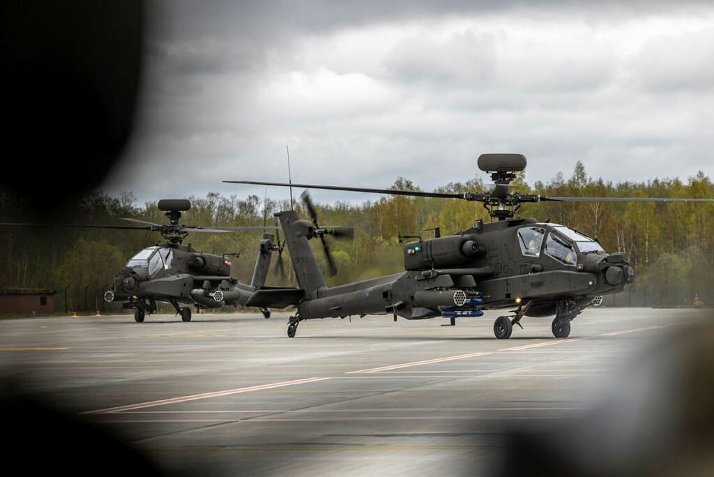 brave_romania's tweet photo. US Army AH-64 Apache attack helicopters have arrived at Mihail Kogălniceanu Air Base in Romania.

Mihail Kogălniceanu has evolved from a simple rotational base into a key strategic hub for U.S. and NATO operations in the Black Sea region.

🇷🇴🇺🇸 https://t.co/TkZBsVnM5H