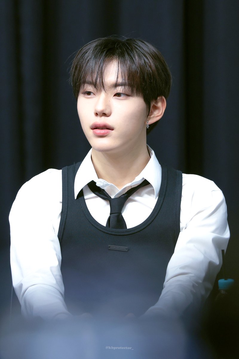 킴이.. tweet media