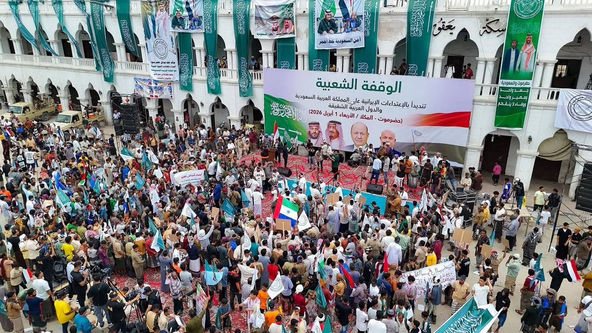 naife_albakry's tweet photo. الحشود الجماهيرية التي شهدتها المحافظات اليمنية، من مأرب وتعز إلى المكلا وسيئون والمهرة والمخا وغيرها من المدن، لم تكن مجرد تظاهرات عابرة، بل لوحة وطنية نابضة بالحياة، عكست أصالة هذا الشعب وعمق انتمائه العربي، وروح الوفاء التي يحملها في وجدانه. 
لقد خرج اليمنيون رجالاً ونساءً، شيباً وشباباً، ليعبّروا بصوتٍ واحد عن موقف راسخ لا يتزعزع، موقف يؤكد وقوفهم الصادق إلى جانب المملكة العربية السعودية ودول الخليج العربي والأردن، ورفضهم القاطع لكل محاولات العبث بأمنهم واستقرارهم.

هذا المشهد الجماهيري الكبير لم يكن وليد لحظة، بل هو امتداد لتاريخ طويل من الأخوة الصادقة والمواقف المشرفة، حيث يدرك اليمنيون جيداً من وقف معهم في أحلك الظروف، ومن مدّ لهم يد العون سياسياً وإنسانياً وتنموياً دون تردد. لذلك جاء هذا الخروج الشعبي كرسالة وفاء صادقة، تعكس تقدير شعبٍ لا ينسى، وتؤكد أن العلاقات الأخوية ليست شعارات، بل مواقف تُترجم على أرض الواقع في أوقات الشدة.

والمملكة العربية السعودية، قيادةً وشعباً، كانت ولا تزال في طليعة الداعمين لليمن، حاضرةً في كل منعطف، وسنداً ثابتاً في مواجهة التحديات. وقد شكّلت مواقفها امتداداً لنهجٍ راسخ يقوم على الأخوة الصادقة والمسؤولية المشتركة تجاه أمن المنطقة واستقرارها.

كما أن هذا الزخم الشعبي الواسع يحمل في طياته رسالة سياسية واضحة، مفادها أن اليمن، بكل مكوناته ومدنه، يقف صفاً واحداً في مواجهة التهديدات التي تستهدفه وتستهدف محيطه العربي، وأن أمنه مرتبط بأمن أشقائه، ومصيره من مصيرهم. رسالة تؤكد أن اليمنيين، وهم يستحضرون حجم التحديات، يجددون عهدهم بالوقوف مع أشقائهم، ويؤمنون أن معركة الأمن والاستقرار هي معركة مشتركة، وأن الوفاء يُردّ بالوفاء، والدعم يُقابل بالتقدير الصادق، وأن هذا الترابط سيبقى راسخاً مهما تعاظمت التحديات.

حفظ الله اليمن وشعبه واشقائه.