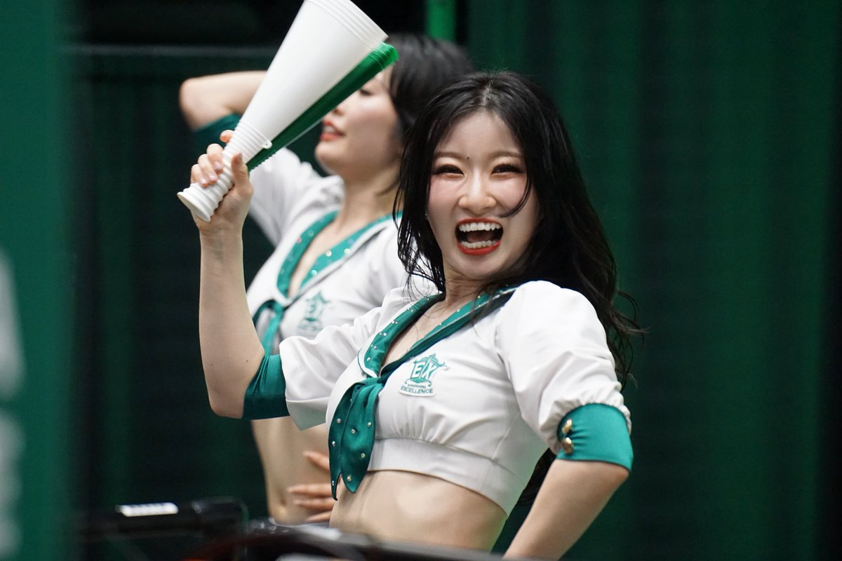 Cheki_wild's tweet image. 楽しかった！！
当たり前じゃないことはわかってるけど、やっぱり目線もらえて指差しされて笑顔もらえたらハッピーだし嬉しい気持ちになります。
また行きたくなるよ✨
渚紗さんもありがとうございます。
#横浜エクセレンス
#elegance