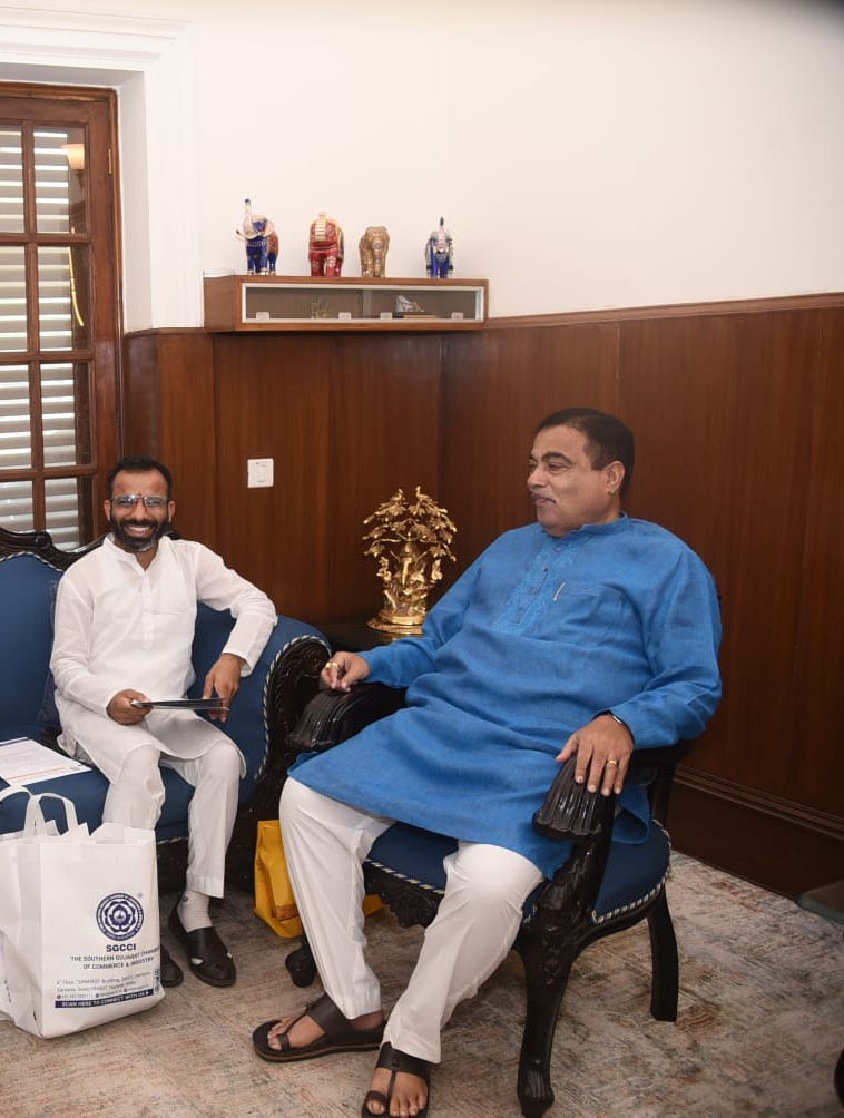 pmdhakecha26's tweet photo. आदरणीय श्री नितिन गडकरी जी से  दिल्ली निवास्थान पर मुलाकात हुई। 
#drpravintogadia #Nitingadakri #AHP #RBD #drpooveshdhakecha 
@nitin_gadkari  @ahp_officials https://t.co/O4V9XmS0Zk