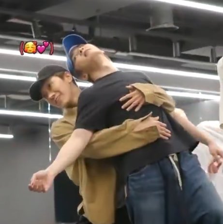 愛 ⋆⁺₊❅。|| busy tweet media