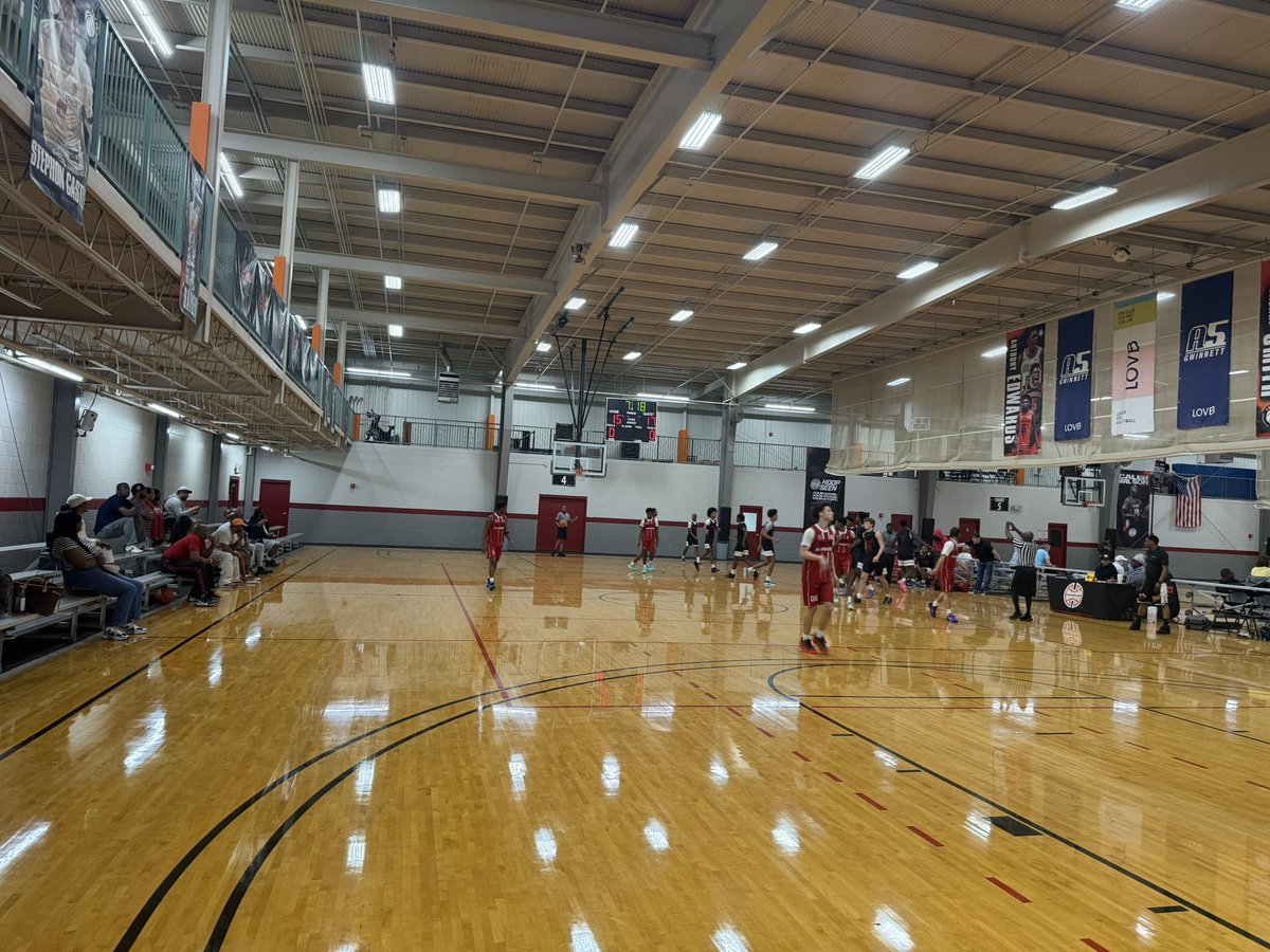 RossVDG14's tweet image. Here at Suwanee Sports Academy for Day 2 of @OTRHoops &amp;amp; @hoopseen Main Event

Follow these accounts throughout the day:
@KyleSandy355 
@Proven_Prospect
@KOTRhoops 
@RoseySportsUSA 
@CoachHemi 
@DrKrisWatkins 
@_joshtec 
@TaiYoungHoops 

#TheMainEvent