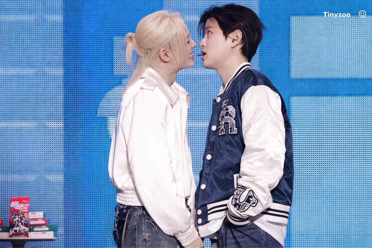 TinyzooOO tweet media