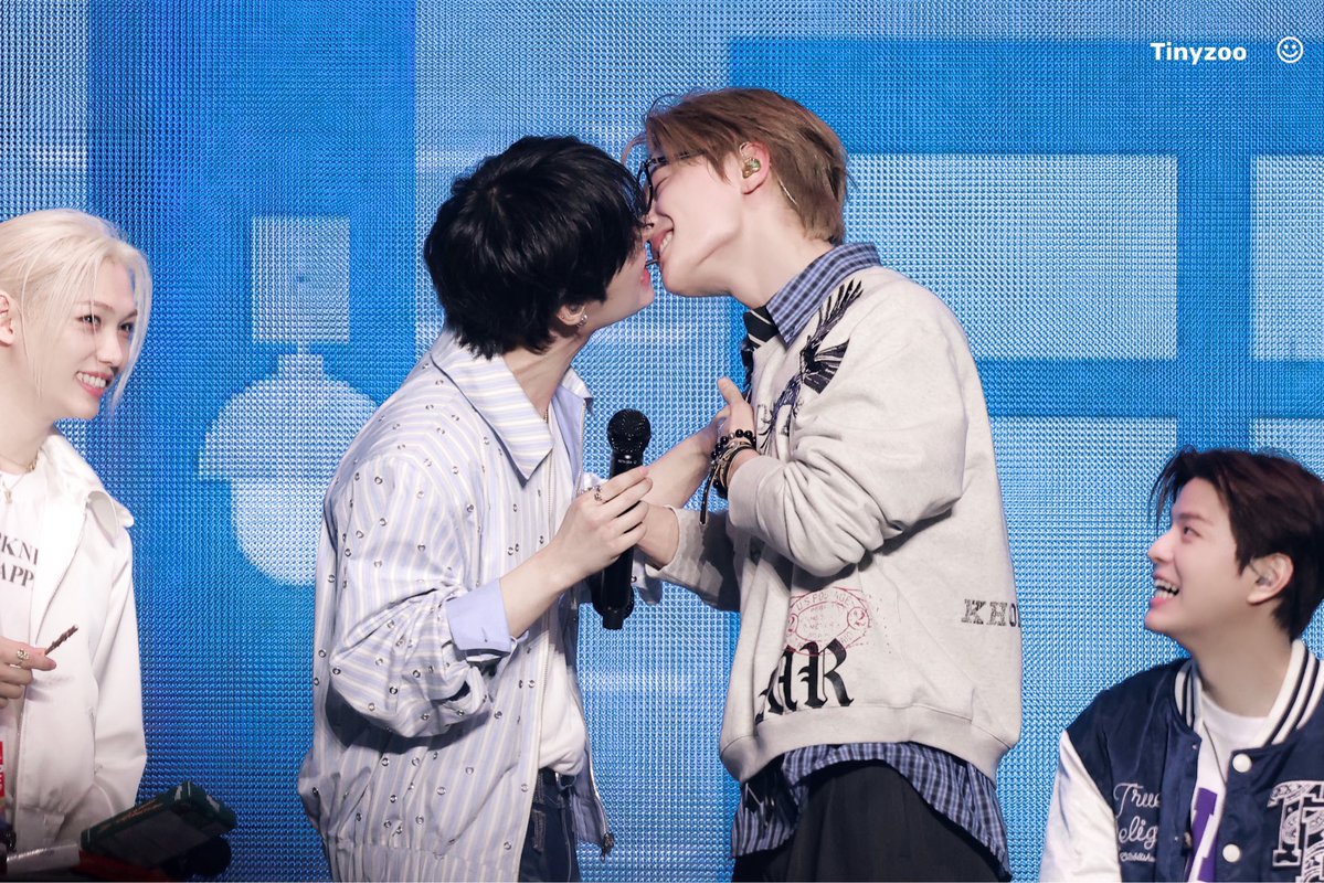 TinyzooOO tweet media