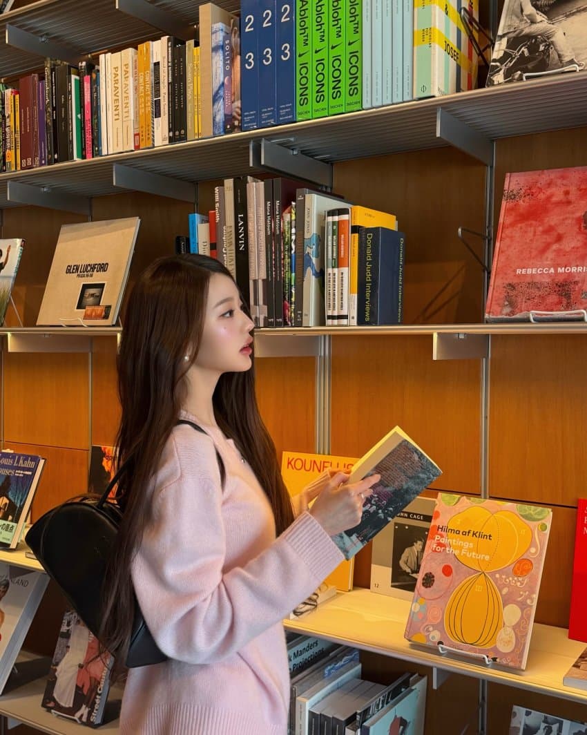 ivejeongho's tweet photo. [Architecture Books]
8010 Melrose Ave, Los Angeles, CA 90046 미국
https://t.co/tA3CuFX4lC

원영 인스타그램 260404
#ive #아이브 #원영 #장원영 https://t.co/RiKxNIMIRm