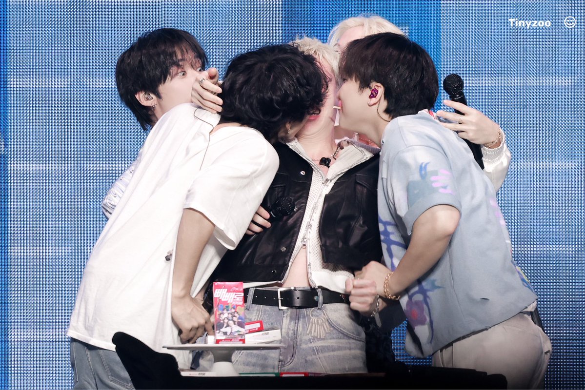 TinyzooOO tweet media