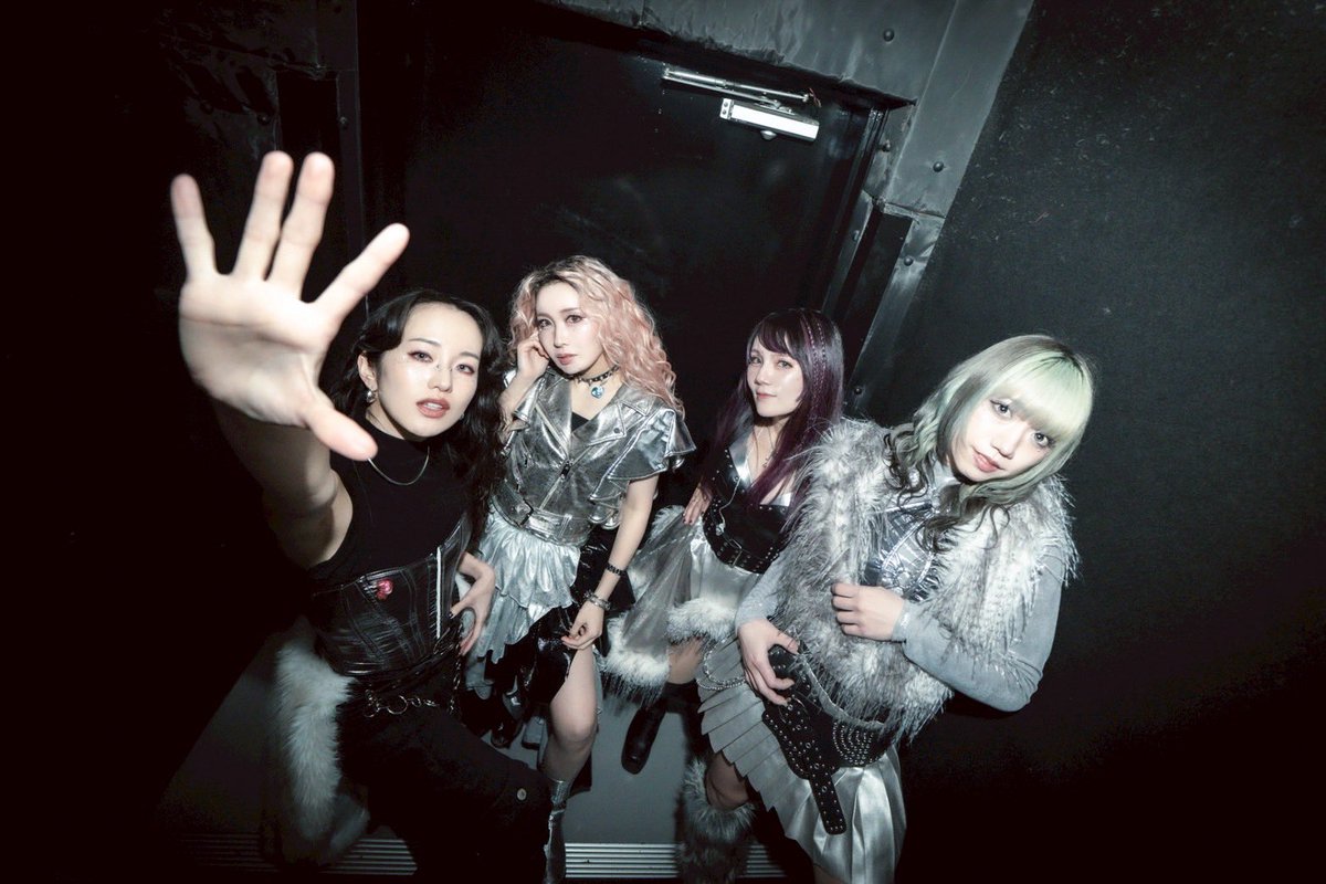 miho_dotdotdot's tweet photo. Zilqy  Rise to Liberation Tour名古屋公演、ありがとうございました！！

久々に自分のバンドのベーシストとして、ソールドアウトの名古屋で、最高のオーディエンスの皆様とアッッつい時間を過ごすことができて、本当に感無量です。泣いた。

明日は大阪MUSE公演！大阪の皆様を迎え撃つ👊 https://t.co/1vs3Ym5OOp
