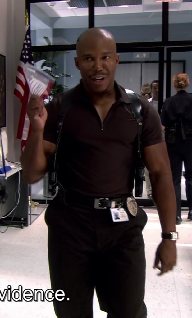 mosesdeyell's tweet image. i like bodies i like to talk about doakes body he sometimes looks like a box like here especially .   i can’t find the image but in ep 1 his first appearance too. drools