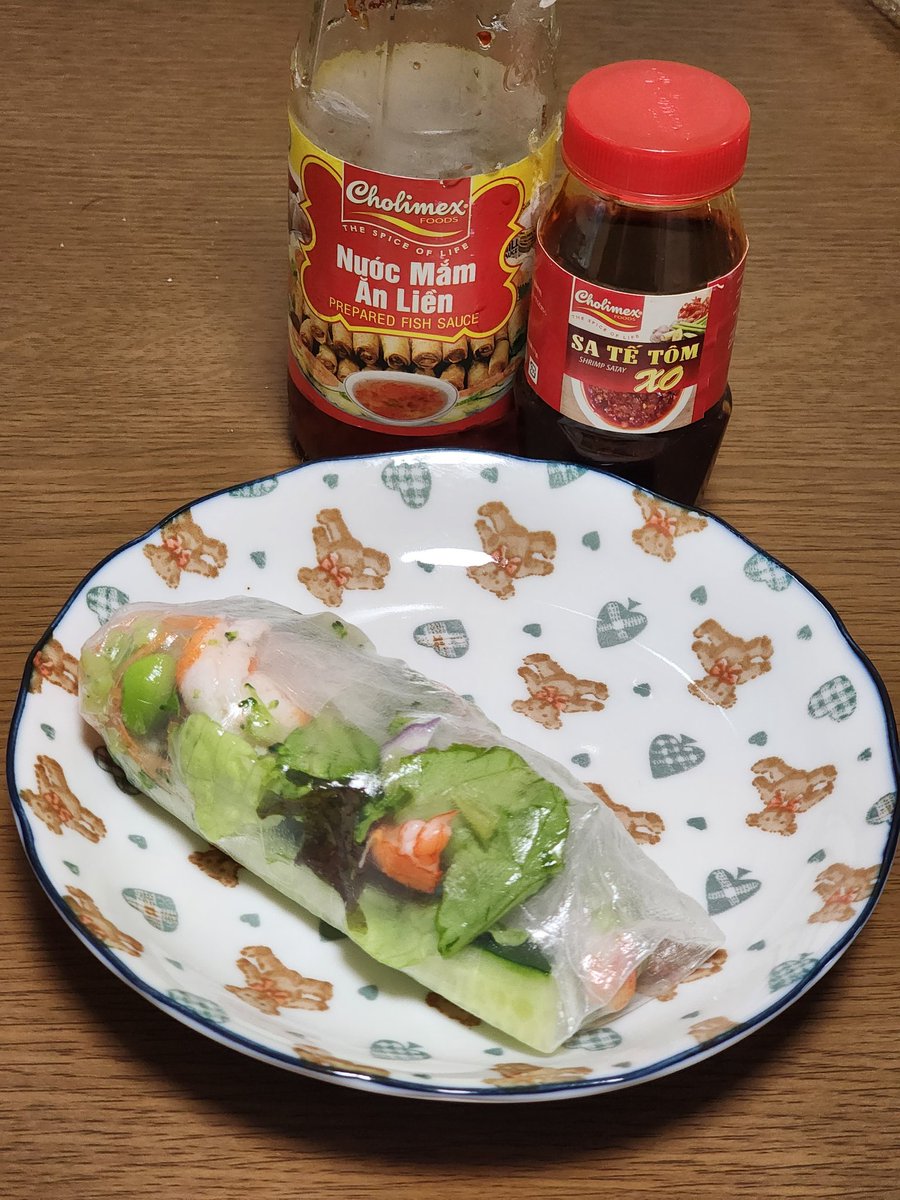 生春巻きを作っては
モシャモシャ食べてる！！
美味しいには美味しいけど、
コレがハノイかと聞かれれば違う！！
コウスイガヤとジャコウライムか！？
それとも単純に作り手の問題か！？